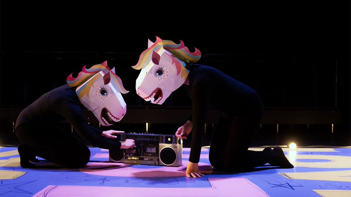 Disconostalgiaa ja ilakoivaa improvisaatiota. Tanssiteatteri Tsuumi täyttää 25 vuotta. Juhlavuoden kunniaksi se tuo maaliskuussa lavalle kaksi teosta. 

Tapahtumavinkki: buff.ly/49Wg1yj

@tanssitsuumi, <a href="/avoimetovet/">TeatteriAvoimetOvet</a> 
 
#teatteri #tanssi #kulttuuri #vinkki