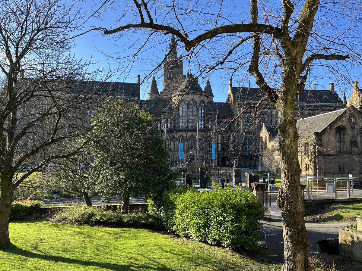 Campus looking 10/10 today 😎💙 #TeamUofG