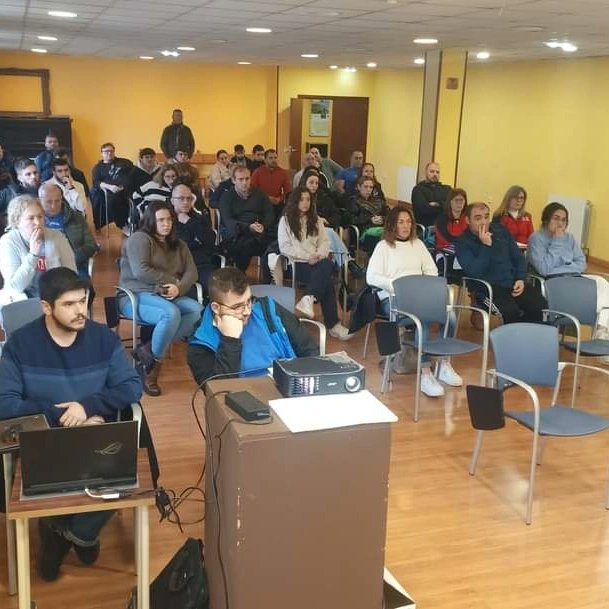 🥋 Felicitamos a nuestro compañero J. Antonio. 
Este sábado, superó el examen de árbitro autonómico de Judo que se celebró en el Seminario de Arbitraje y fue organizado por la Fajyda y el depart. de arbitraje del que forma parte Abel. También, asistió Víctor.
👏🏻 ¡Enhorabuena!