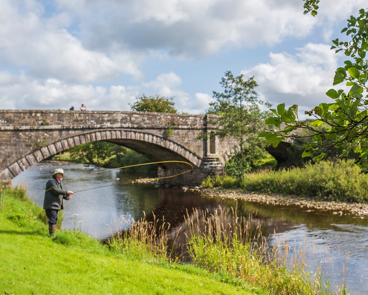 The idyllic village of Newcastleton is the perfect spot to get away for some leisurely outdoor pursuits, whether that's cycling or walking, fishing or horseriding, that is entirely up to you! 📍Newcastleton, Scottish Borders 📸Visit Newcastleton #Scotland