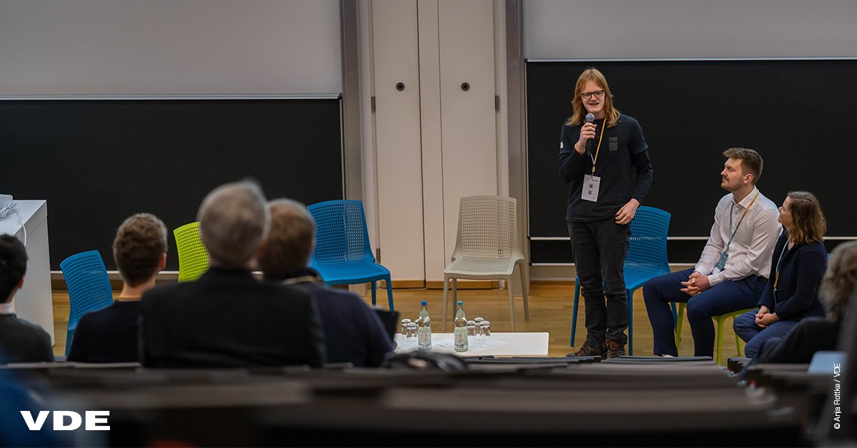 VDE_Group's tweet image. Die Fachtagung &quot;#Mikroelektronik-Forschung in Deutschland: von den Grundlagen zur Anwendung&quot; fand Ende Februar in Dresden statt und brachte Vertreter*innen aus Hochschulen und #Industrie zusammen, um Trends, Chancen und Herausforderungen in der Nachwuchsförderung zu diskutieren.