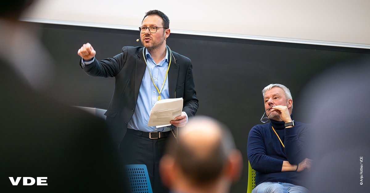 VDE_Group's tweet image. Die Fachtagung &quot;#Mikroelektronik-Forschung in Deutschland: von den Grundlagen zur Anwendung&quot; fand Ende Februar in Dresden statt und brachte Vertreter*innen aus Hochschulen und #Industrie zusammen, um Trends, Chancen und Herausforderungen in der Nachwuchsförderung zu diskutieren.