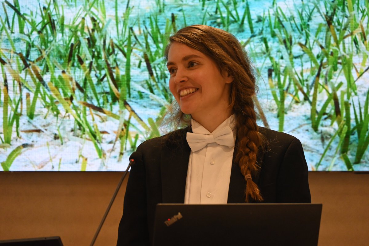 Wow! Past Friday, on World Seagrass Day, NESSC PhD researcher @FeeSmulders (@WUR) was awarded cum laude for her research on the effects of herbivores on the functioning of tropical seagrasses. NESSC congratulates dr. Smulders wholeheartedly with her fantastic result!