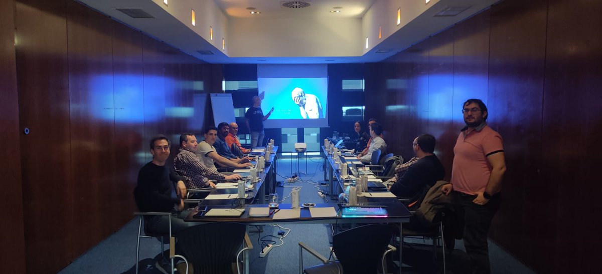 rootedcon's tweet image. ¡Han empezado los #Bootcamps y #RootedLabs! 🔥