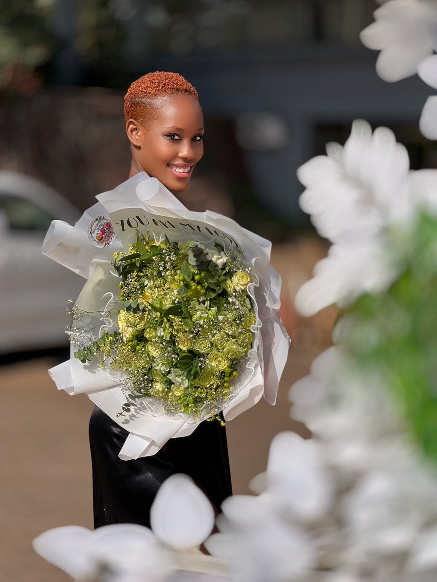 Two cute bouquets ✨💐🖤🤍 #Nbsyouthvoice #ceotifah #NBSUpdates #ceotifahyouthvoice