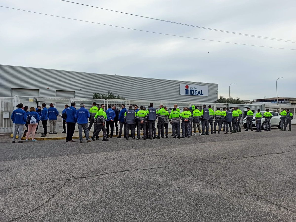 📢 La plantilla de <a href="/BombasIdeal/">Bombas Ideal</a> se concentra en la puerta de la empresa para exigir los derechos de conciliación, que la propia empresa reconoce en su declaración de Responsabilidad Social Corporativa.

#CCOODefinendeTusDerechos 

industria.ccoo.es/noticia:686918…