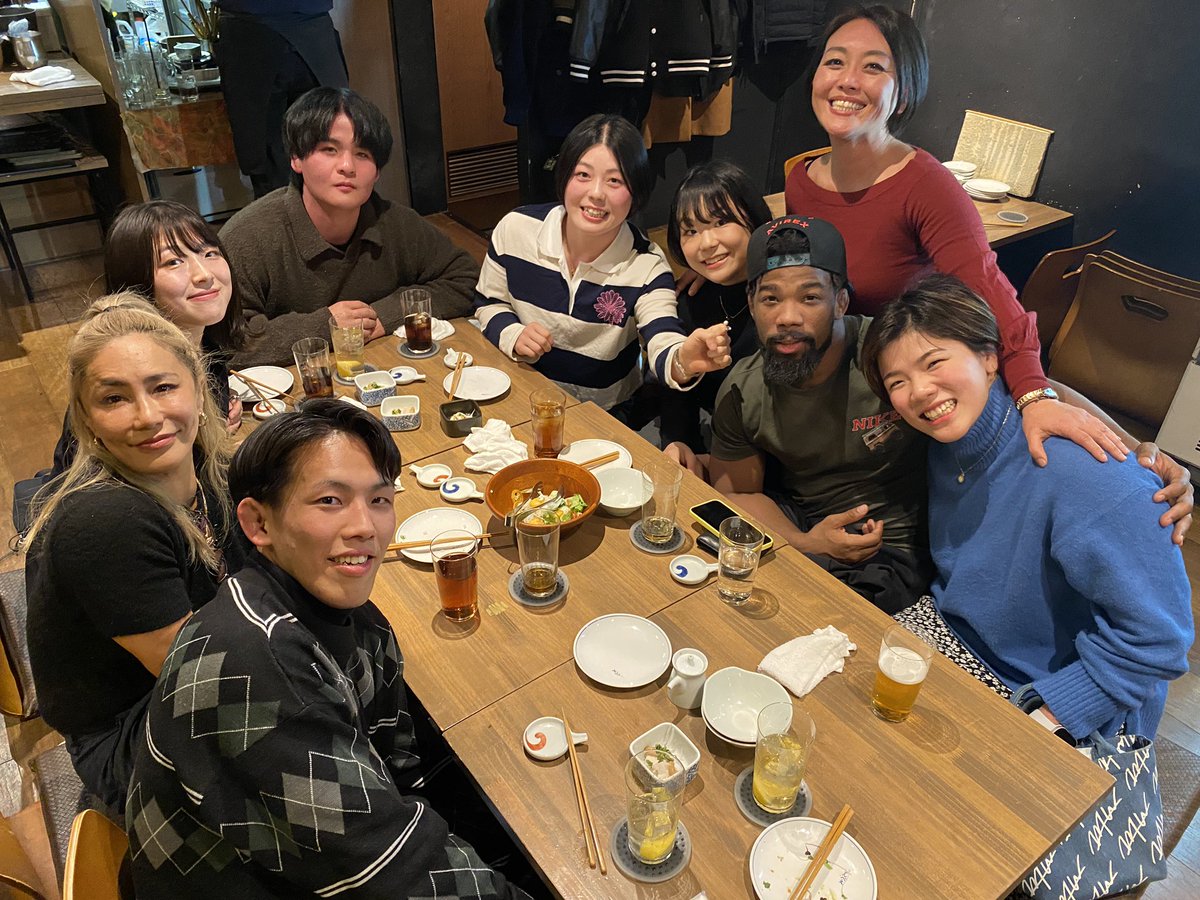 Sachiko HOTAKA レスリングとRIZIN 保高幸子 (@greco_free) on Twitter photo 本日の現場
#レスリング
#世界王者 何人?
Chamizo
山本美憂
藤波朱理
鏡優翔
森川美和
田南部夢叶
5人だ。
グレコも追いつけ追い越せ
<a href="/UmiHito178/">稲葉海人 Inaba Kaito</a> @yuri81124 <a href="/yuukagami0914/">鏡優翔 yuuka KAGAMI</a> <a href="/akarifujinami/">藤波朱理</a> <a href="/miwamorikawa/">森川美和</a> @d48PQrKYQJewMGO <a href="/ChamizoFrank/">Frank Chamizo</a> 本日の現場
#レスリング
#世界王者 何人?
Chamizo
山本美憂
藤波朱理
鏡優翔
森川美和
田南部夢叶
5人だ。
グレコも追いつけ追い越せ
<a href="/UmiHito178/">稲葉海人 Inaba Kaito</a> @yuri81124 <a href="/yuukagami0914/">鏡優翔 yuuka KAGAMI</a> <a href="/akarifujinami/">藤波朱理</a> <a href="/miwamorikawa/">森川美和</a> @d48PQrKYQJewMGO <a href="/ChamizoFrank/">Frank Chamizo</a>