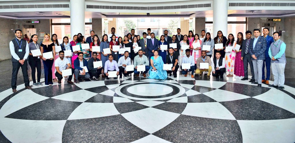 At the Valedictory session of the 74th #Know_India_Programme, Secretary(CPV&OIA) @MukteshPardeshi engaged with a dynamic group of 40 participants from 9 different nationalities. The participants offered insightful comments on the program as well as their experiences in India.