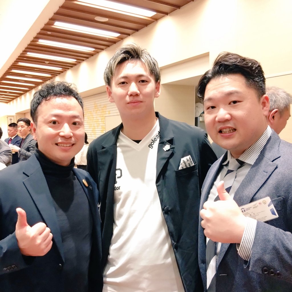 toyoconnect's tweet photo. 🟩🟩🟩🟩🟩🟩🟩🟩🟩
⚽⚽シーズン終了お疲れ様です⚽⚽
　　   🟩🟩🟩🟩🟩🟩🟩🟩🟩
本日は小田原でトヨコンも応援する
湘南ベルマーレフットサルクラブ🔥
23-24シーズン終了報告会でした✨

たくさんの企業や関係者の方が
選手、スタッフの方と一緒に📣
今シーズンの御礼と来シーズンへ
向けて一つになっていて感動😭

最後のシーズンとなりましたが
#津田京一郎 選手いつもありがとう🤞
新天地での活躍を祈ってます🍀
またオセロしましょう📦😁
お疲れ様でした⚽

#bellmare_F 
#小田原
#企業公式がお疲れ様を言い合う