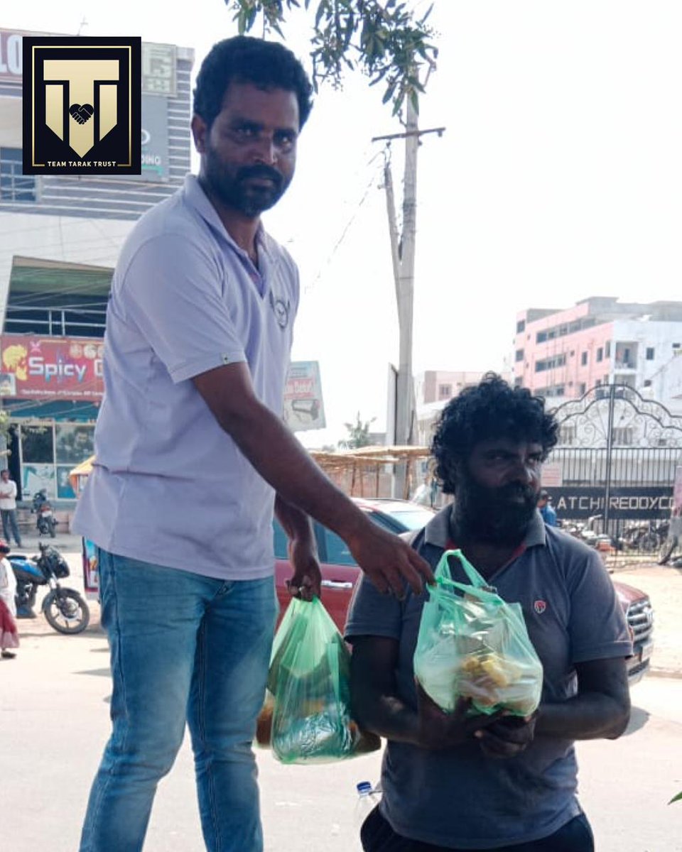 Today @TeamTarakTrust Member Donated Meals To Needy At Chilakaluripeta . @tarak9999 ❤ #TeamTarakTrust #DonateAMealWithTeamTarakTrust