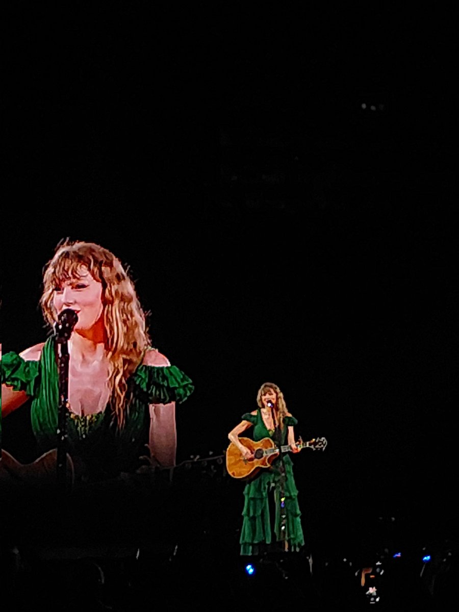 O3OLUX's tweet photo. life update #2 is that i went to sg to see my bff of 15 years 🥰 https://t.co/8smCGpxyfD