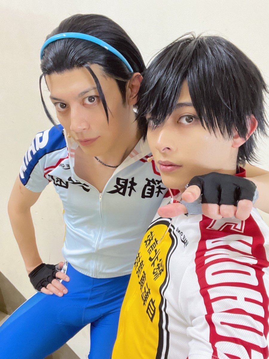 fukushi_nobuki's tweet photo. 舞台「弱虫ペダル THE DAY 2」4日目終わりました(^^)
ご来場頂きありがとうございます！

今泉くんがいたから写真を撮ってあげたよ！
指差しはこうやるのだよ😉
わかったのか？(^^)

#ペダステ 
#弱虫ペダル https://t.co/B1nAE0d6ae
