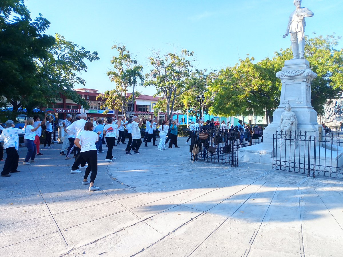 Mi linda Ciudad de los Parques amanece con la atención al adulto mayor.  En #Holguín, la práctica del ejercicio físico para contribuir a mejorar la calidad de vida de las personas de la tercera edad.
#ElDeporteEsSalud #EstaEsLaRevolución