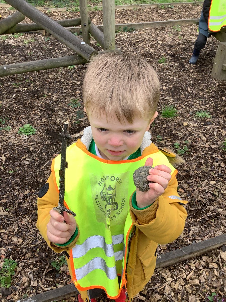 Reception had lots of fun in Featherbank Forest. We collected twigs and stones for our art project.🌳🍃