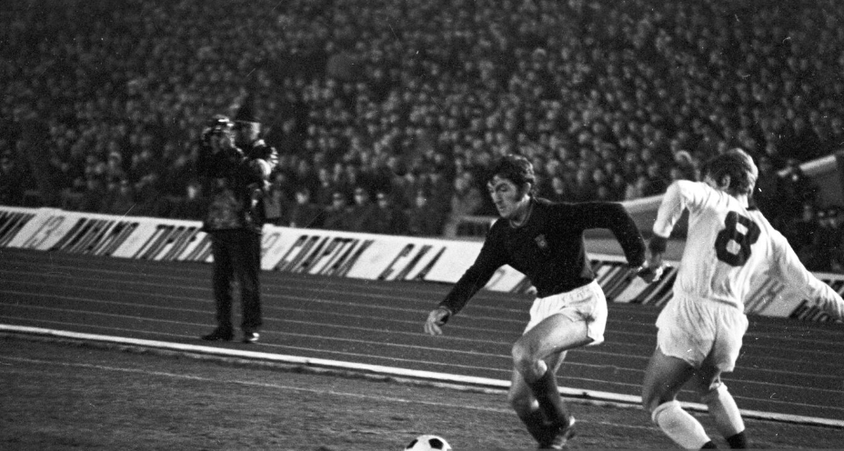copaalemdacopa's tweet photo. Em 1973, o Ararat Yerevan foi o grande campeão de futebol da União Soviética.

Além de conquistar o título da liga nacional, fez uma final de Copa Soviética contra o Dínamo de Kiev, outra potência da época, parando o país.

Exceto em Nagorno-Karabkh, onde o jogo foi censurado. https://t.co/C4D1F8t8XH