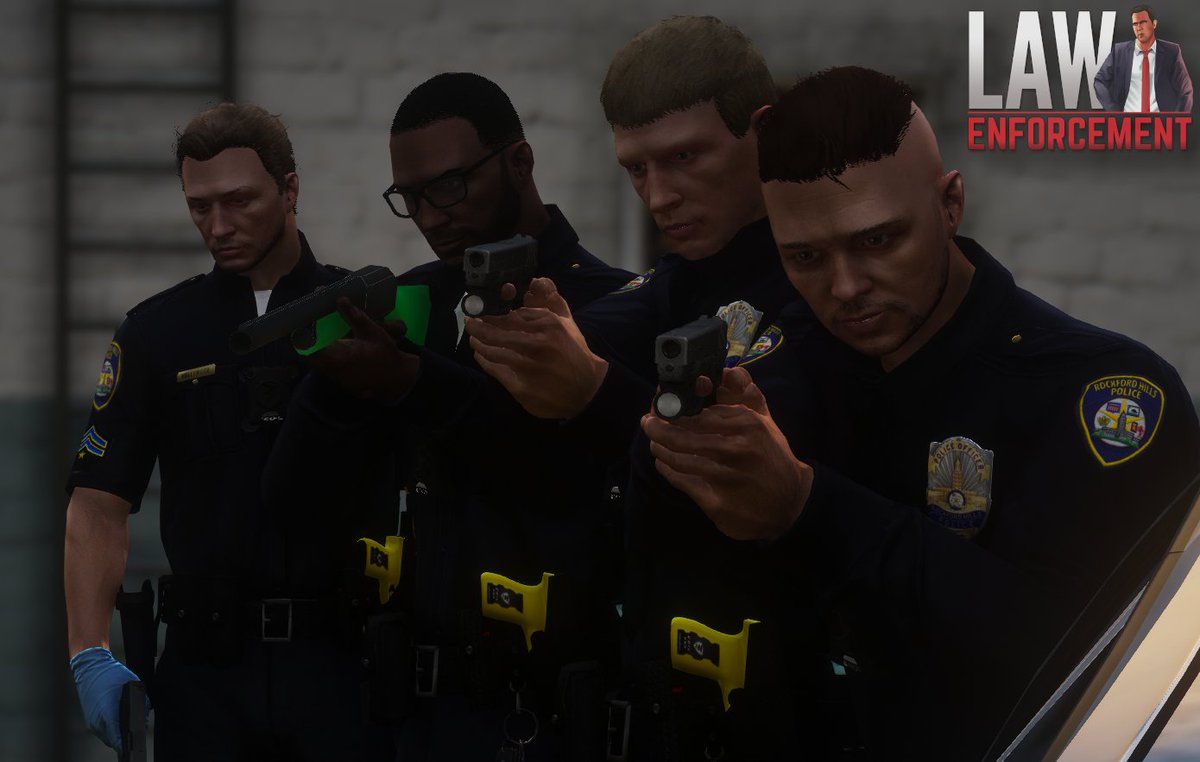 lefrgtav's tweet photo. Les agents du Rockford Hills Police Department se préparent à appréhender une personne dangereuse munie d'un couteau.

#lefr #police #berverllyhills #bervelyhillspolicedept #gta #fivem #roleplay #lawenforcement https://t.co/M4KqGi9Z2i