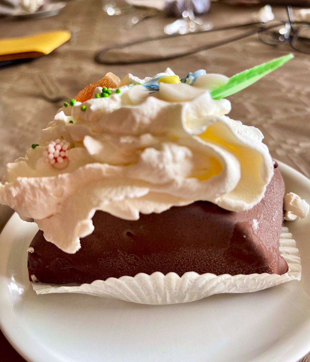 joukesp's tweet image. #SundayLunch #Ossobuco #Risotto #Chianti
Bliss is also when #2Daughter, #3Granddaughter &amp;amp; #4Granddaughter come for #SundayLunch!
I spoiled them with ossobuco &amp;amp; risotto + a delicious ice cream as dessert.
Let’s do this more often!
Last Chianti Coltibuono wasn’t bad either!
88-90