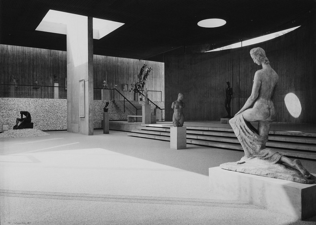 Espais que transmeten serenitat

🔸Museu Wilhelm-Lehmbruck
     (1959-64) Duisburg, Alemanya
:::: Manfred Lehmbruck

#Brutalmonday #arquitectura #architecture #germany #museum #art