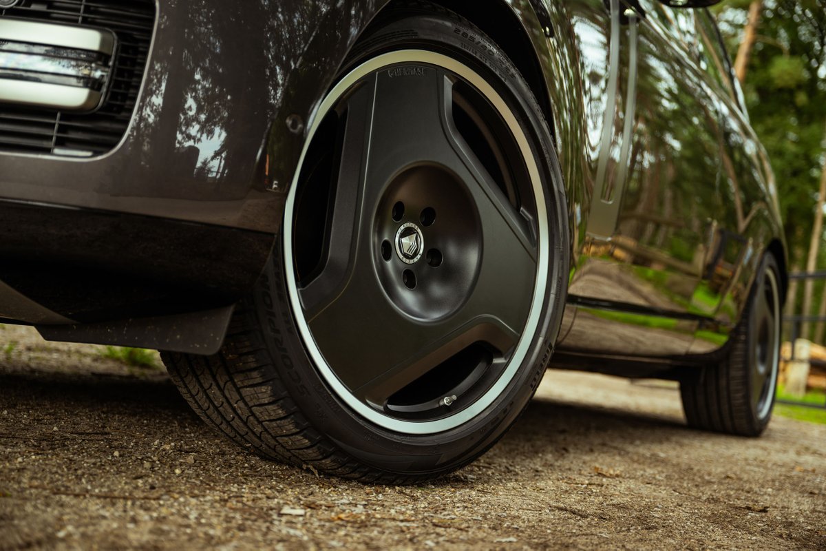 NielsvanRoij's tweet photo. Heritage Customs for Range Rover
The Canned Heat design pays homage to the legendary 3-spoke Range Rover Classic wheel that made the original vehicle so distinct.
β
#rangerover #rangerovervogue #rangesport #newrangerover #NielsvanRoijDesign #landrovers #landrover #rangerovers https://t.co/gJz8GBKJSQ