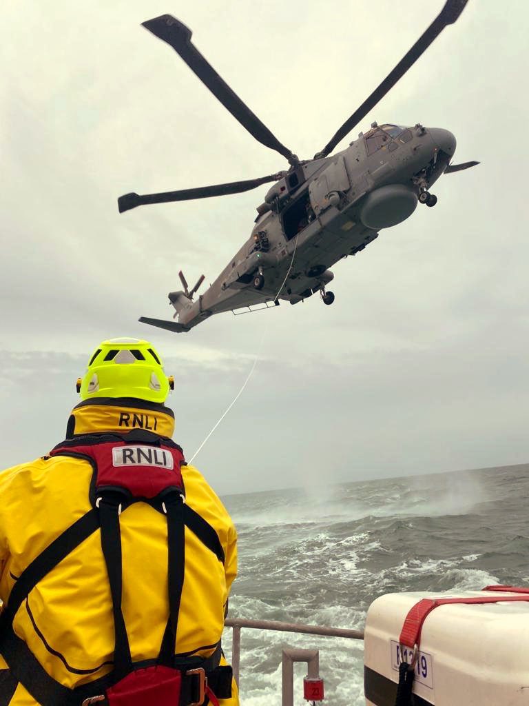 Happy 200th anniversary to the @RNLI from the @RNReserve Air Branch Saving lives 24/7/365 🌊🛟 #RNLI @RoyalNavy @RNASCuldrose @RNASYeovilton Image credit: RNLI/Patch Harvey