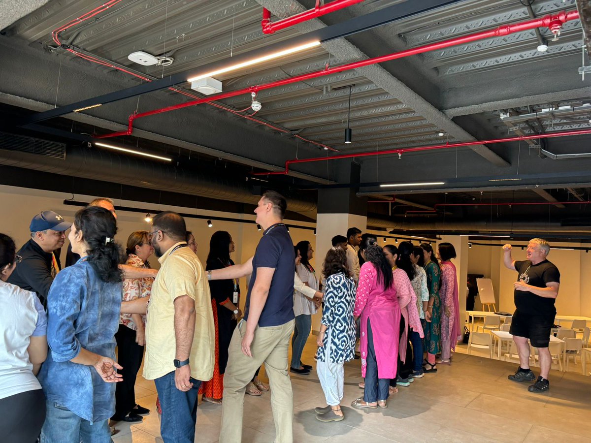 A wonderful way to spend the weekend!

🇦🇺's <a href="/TheScienceNomad/">Stuart kohlhagen</a> spent Saturday with 37 #teachers at 🇮🇳's <a href="/musomumbai/">museumofsolutions</a>, sharing tools to dissect #STEM concepts using spatial thinking.