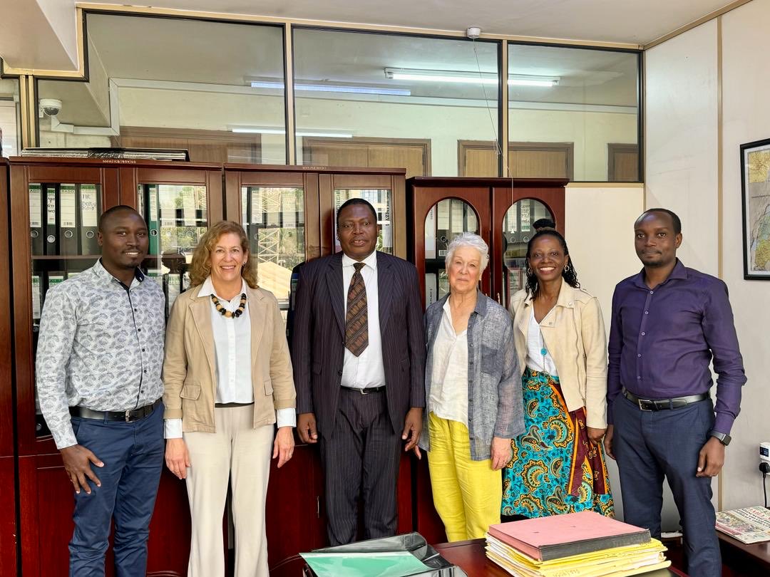 ⁦@PSIUganda⁩ ⁦⁦@PSIimpact⁩ and the Bergstrom Foundation paid a courtesy visit to the ⁦@MinofHealthUG⁩ Director of Curative Services, Dr. Charles Olaro, to discuss the progress made in improving RMNCAH outcomes and opportunities for continued collaboration.