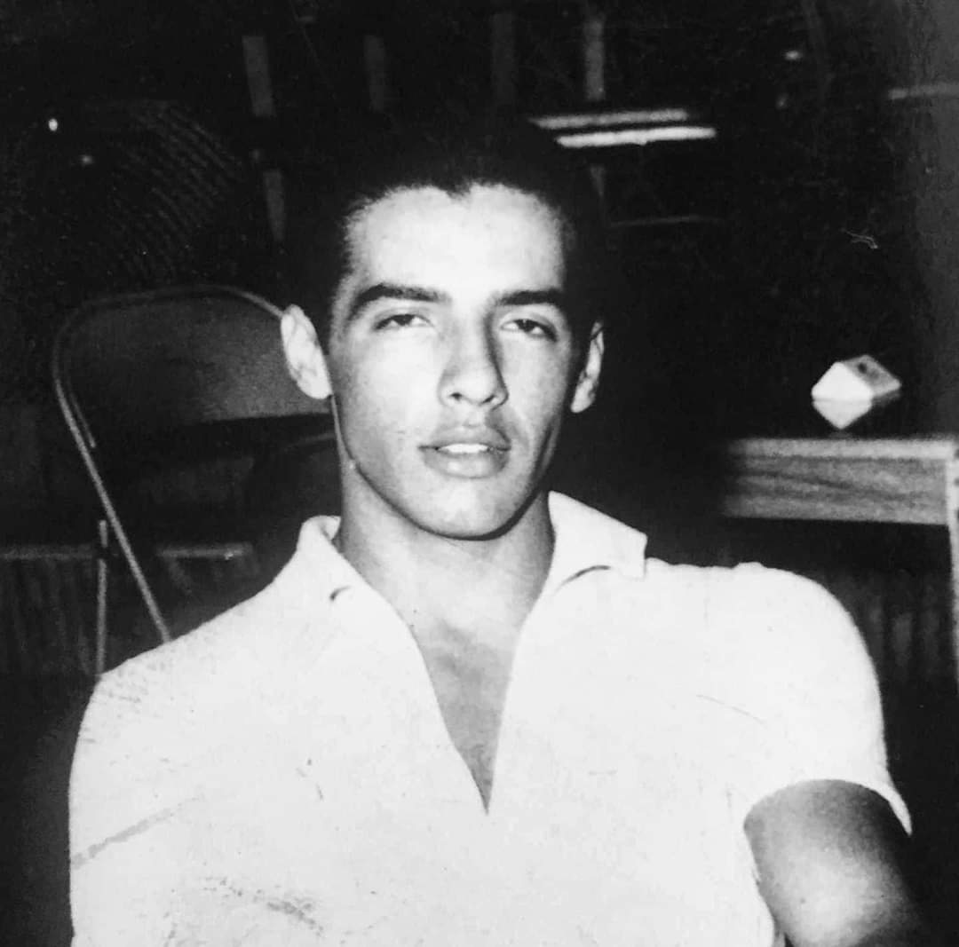 فرامرز اصلانی در ۱۸ سالگی