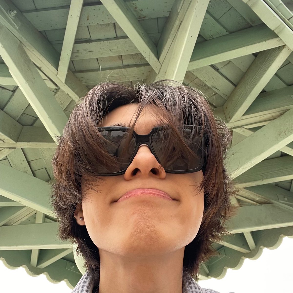 #HENDERY 🫧 UPDATE

“See what’s different about me” he changes his 🫧 profile pic!!