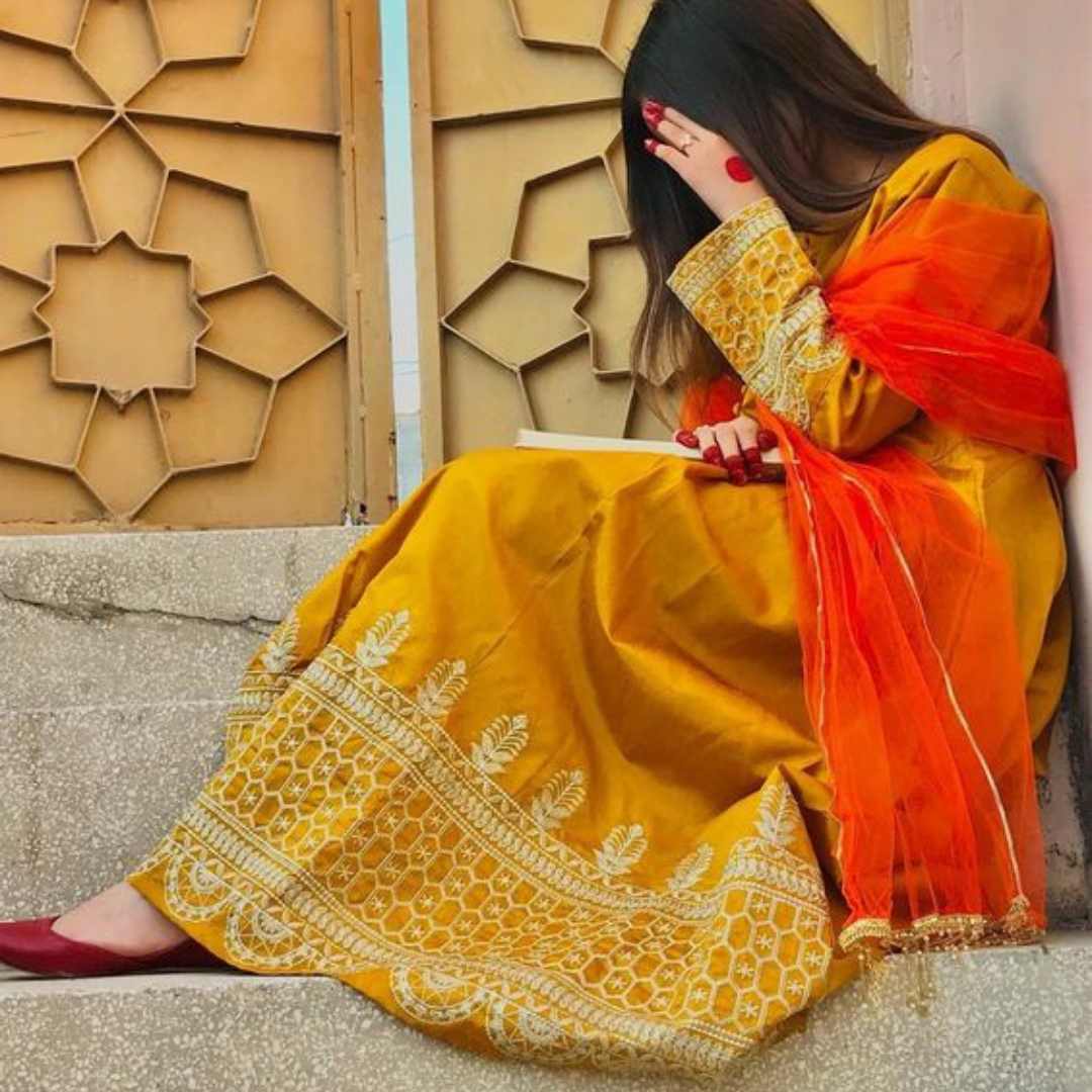 کوئی تمہارا قردار اٹھا کر بیچ سڑک پر بھی لٹکا دے تب بھی یاد رکھو۔
   " * وَتُعِزُ مَن تَشَاء وَتُذِلُ مَن تَشَا "
#ray_7194 
✨