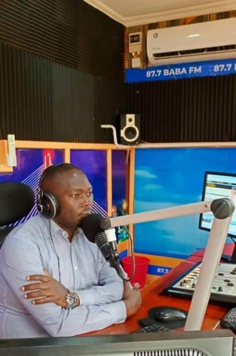 877babafm's tweet photo. #Tusenvule with Ddamulira Twahir
In studios, we have SP Innocent Mubangizi, the DPC Kiira Central Division (Jinja City).
Topic: Insecurity in Jinja City, most especially panga wielding thugs "ab'ebijambiya" https://t.co/ZhocFyjRf8