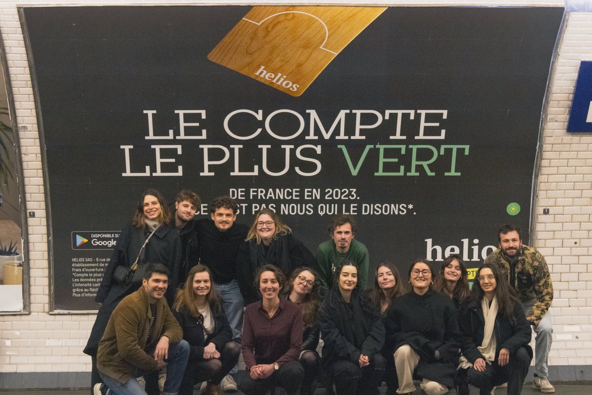 Nous sommes tous emplis d'une fierté immense en voyant nos affiches illuminer les couloirs du métro.  🤩
Le message parle de lui-même.