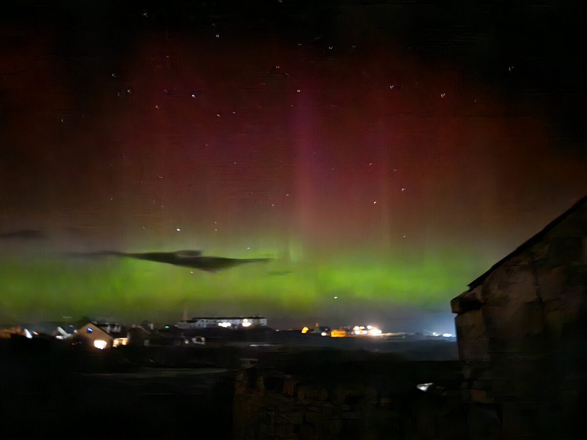 Amazing aurora puts on a show over Donegal - donegaldaily.com/2024/03/04/ama…