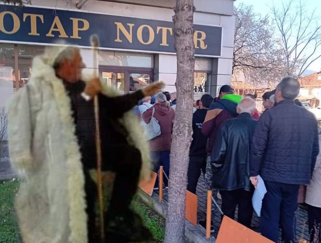 Кога следен пат ке каже дека сака да го развласти дуи нека ви текне на сликава🤣

Лавови идат кај орелот за потпис а на 20 метра има македонка нотар.
Ама они го овластиле само албанецов.

Џабе верлглаш за развластување на дуи  прочитан си🤣