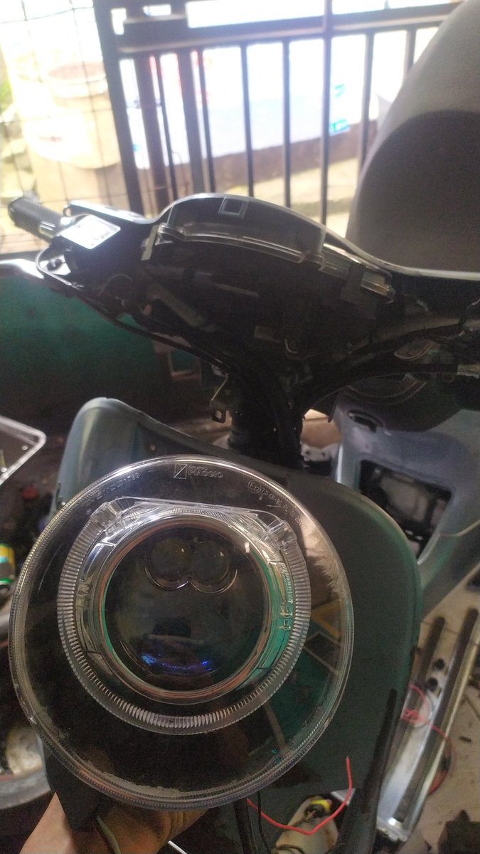 faffesta's tweet image. kalo kamu tanya aku suka tobrut atau engga? 
aku suka kok 👉👈 
#vespa #biled