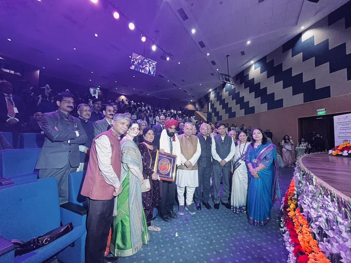 Vaidya Gurdip Singh, Jamnagar, GJ, Dr. P. Madhavankutty Varrier, Kottakkal, KL & Vaidya Vishnu Dutt Srikishan Sharma, Ajmer, RJ were honored with prestigious Lifetime Achievement Award of RAV during the mega event for their outstanding contributions in their respective fields.