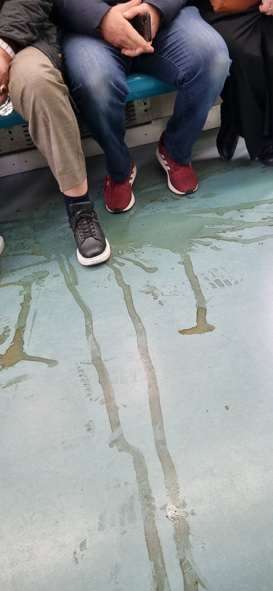 Marmaray Atakoye gidis bu nedir biri işemiş