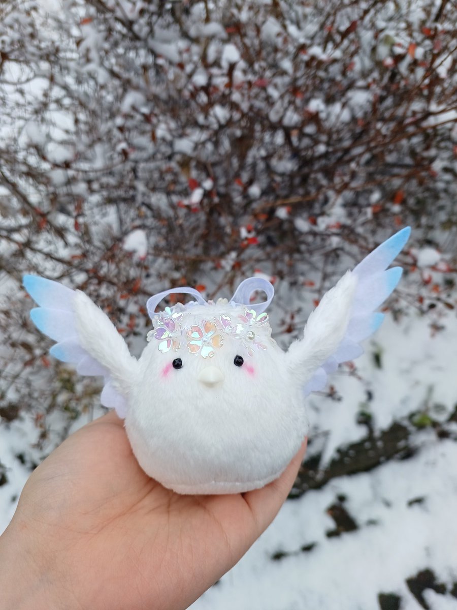 [rt+팔로 이벤트!]
🍮통통푸딩 커스터드, 메론, 소다맛 시리즈가 곧 완성됩니다!
마무리중이라 이번주 안으로는 통판폼을 가져올수있을거같아요!😆
폼 링크는 추후에 타래로 달아드리겠습니다!
곧 봄이 오기도 하니 마지막 눈꽃티티를 추첨 1분께 보내드립니다!
(샘플이라 날개에 펜자국이 있습니다)