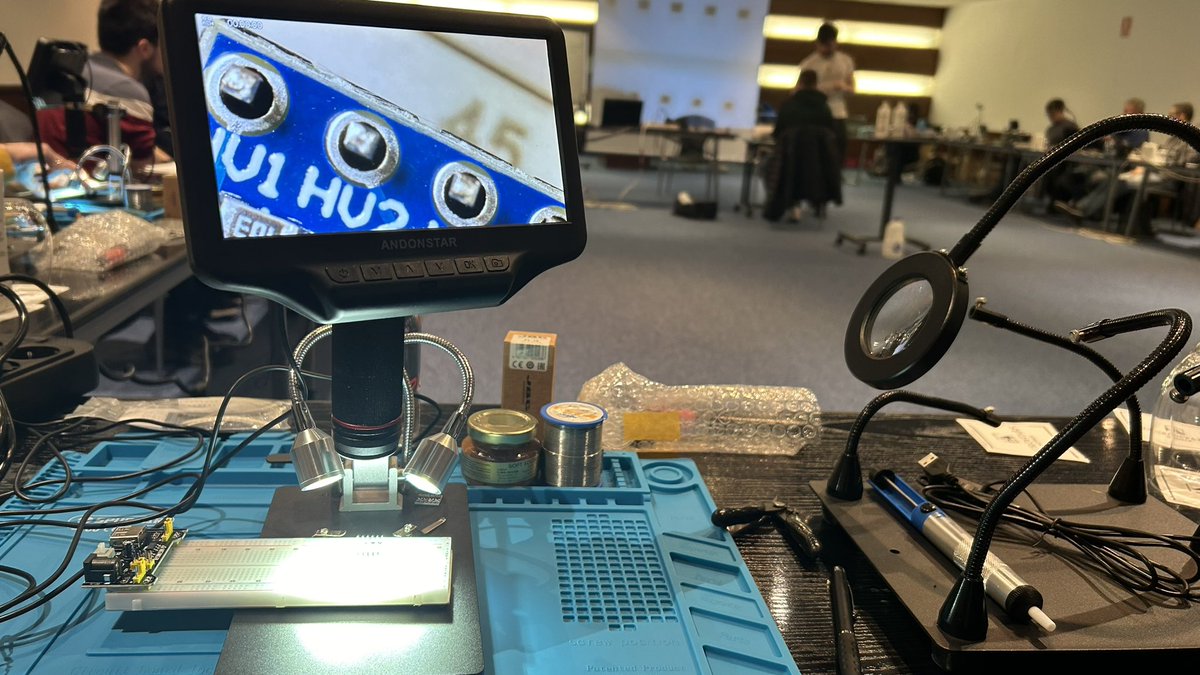 omarbv's tweet image. Empezamos con los trainings! #RootedCON