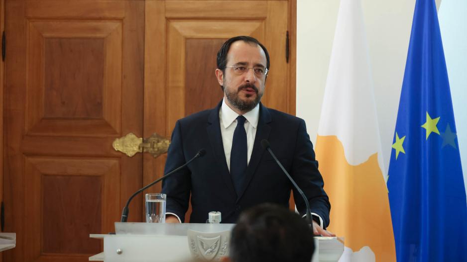 G_Frangos's tweet image. Ο ΠτΔ @Christodulides μπορεί να διοργανώσει όσες διακαναλικές συνεντεύξεις Τύπου επιθυμεί όποτε το κρίνει αναγκαίο. Ωστόσο, θεωρούμε ότι από τον πρώτο ετήσιο απολογισμό του έργου της διακυβέρνησής του δεν θα έπρεπε να απουσιάζει ο έντυπος, ο διαδικτυακός και ο ραδιοφωνικός Τύπος.