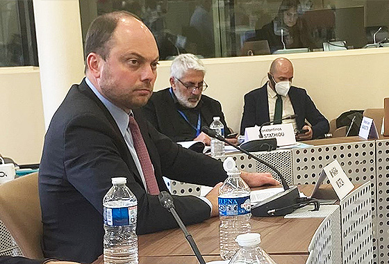 PACE_LegalHR's tweet image. The Committee has just unanimously adopted a draft report by @EerikNKross on the sanctions of persons on the @vkaramurza list, urging all States negotiating exchanges of prisoners with Russia to include Vladimir Kara-Murza in any such exchange.