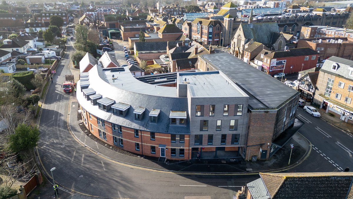 GandE_Projects's tweet image. Exciting news! We have handed over our residential development project at North Street Arcade in Havant. This project involved delivering 29 one and two bedroom apartments. We also installed solar panels on the roof allowing the property to use less energy #portsmouthconstruction
