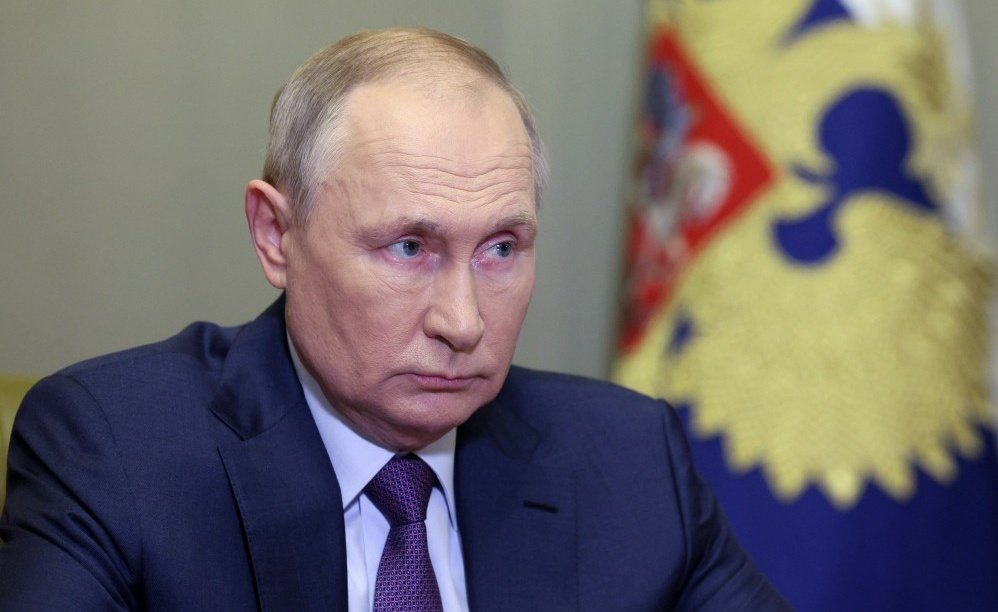 GlobeEyeNews's tweet image. BREAKING:

Russia declares LGBT as an extremist movement, with up to 12 years in jail for LGBT individuals.