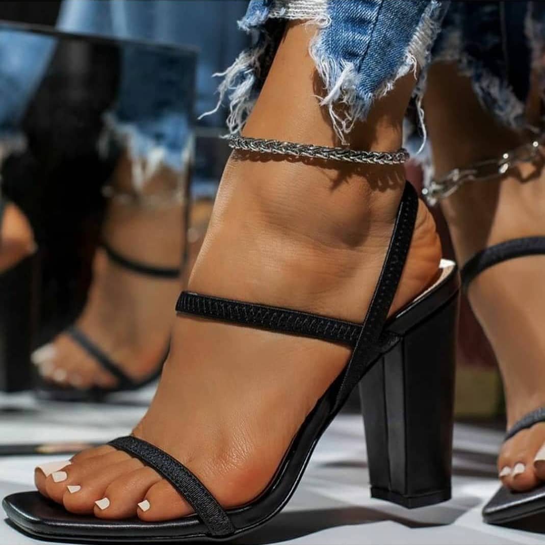 anna_store6's tweet photo. Ladies heels available @75000 ugx.
Sizes available:
👉 37
👉 38
👉 39
👉 40
👉 41.
Call /WhatsApp 0757318840 /0788043189 for deliveries. #KampalaCreme #RoastAndRhyme #ExposeTimothy #TravisGreeneLiveInKampala #MondayMotivation Etania /Zahara /Faiza /Laika /Sheafra/Uganda /Kyagulanyi