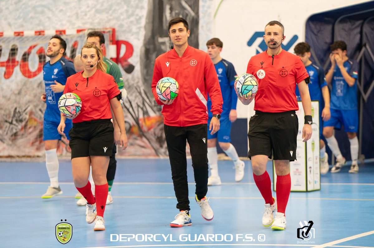 🏆 2ª División B

👥 Paula Álvarez / Daniel de la Torre
👤 David Calvo

@guardofs 🆚 @aestradafutsal

📸 @Vitivitines

#futsal #aretofutbola #futsalreferee #referee #arbitro #arbitra #ctafs #rfef #guardo #quenotelocuenten #cogafs