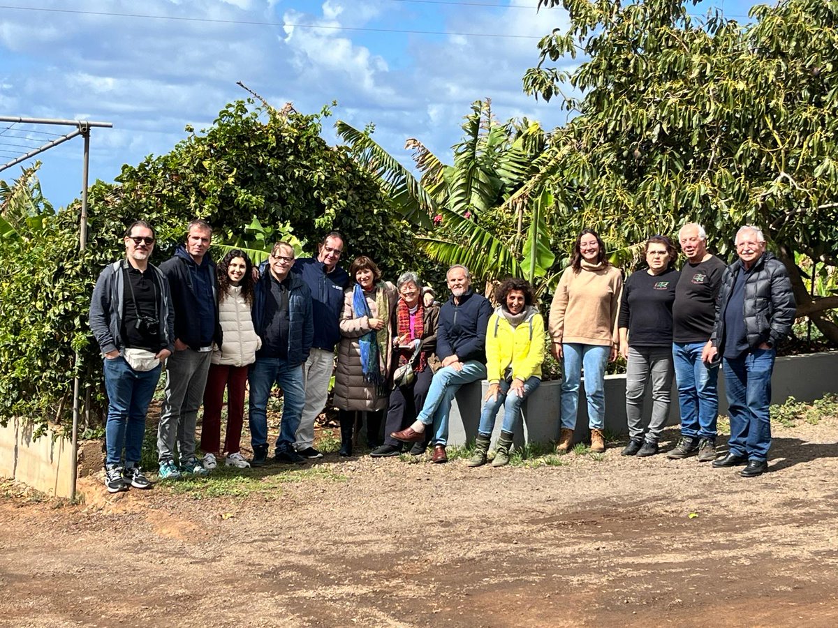 tacovin's tweet photo. La Vinal de Arte y Vino Tacoronte-Acentejo arrancó este pasado fin de semana con la visita guiada a la comarca del grupo de artistas invitados capitaneado por Fabián Castilla.Los asistentes visitaron Bodegas Insulares Tenerife, Bodegas Marba y Finca El Cercado #winelover #lavinal https://t.co/x6fiqPTISz