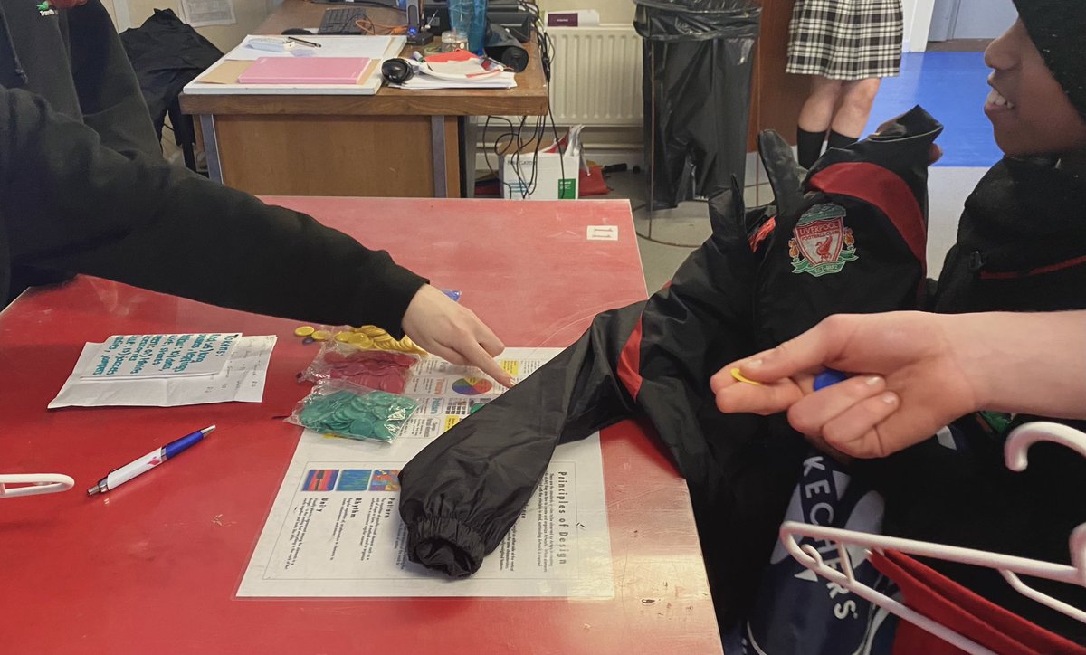 lisajanebuffini's tweet photo. First years participated in a TY organised swap shop last week. Great way think about sustainability and fast fashion. Well done to the TY YSI group and all who took part. @FingalCC @siobhanartlynch @YSInow @ddletb #teamddletb #community https://t.co/wCl17yyhz5