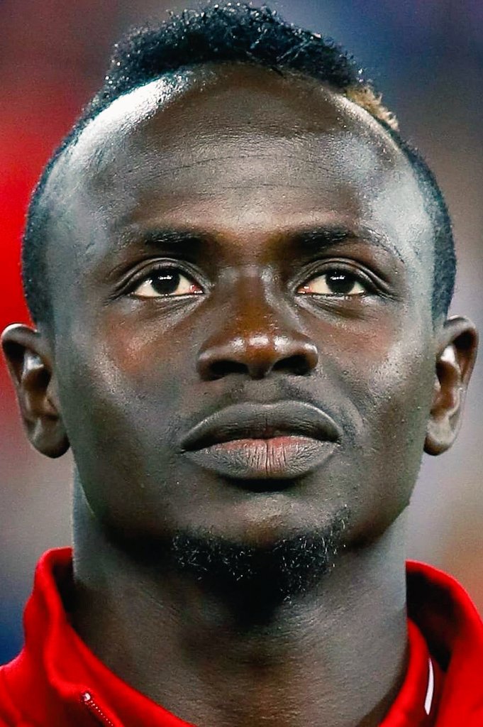 Sadio Mane: "Quando deixei Bambali minha cidade natal, prometi três coisas: não é para desapontar meus pais, tornar-me um jogador de futebol profissional e voltar para a minha aldeia para construir uma escola. " 

Sadio cumpriu o prometido e foi além.

Primeiro Sadio mandou