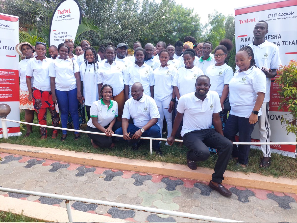 Quooker_Digi's tweet photo. Empowering Sales Agents and Chefs in Kakuma and Unlocking the Potential of Clean Cooking with Electric Pressure Cookers . Let's cook up a sustainable future together! 🌍⚡️🍲 

#CleanCooking # #SustainableLiving #TrainingInKakuma https://t.co/i4Ql24KKnQ