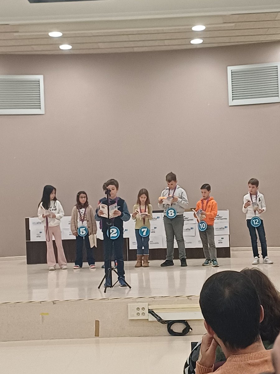 sebaixpenedes's tweet photo. @llegirenveualta ja comença! Tots preparat per llegir I gaudir escoltant aquests grans lectors i lectores !! @crptgn https://t.co/ISbvqROyb3