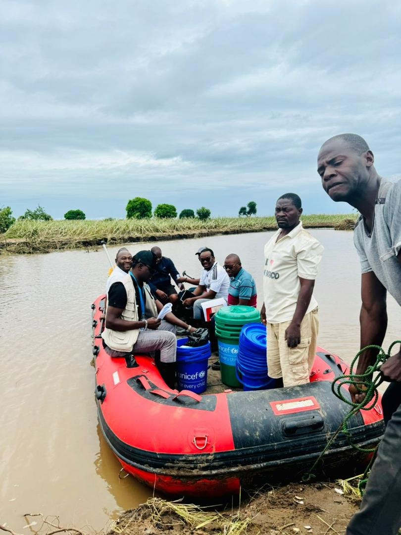 Following recent floods in Malawi's #Nkhotakota &amp; #Karonga districts which have affected 20,000 people, displacing 9000 - including 4000 #children, UNICEF &amp; partners are supporting the <a href="/MalawiGovt/">Malawi Government🇲🇼</a>  response, assessing the situation &amp; providing essential supplies to the affected.